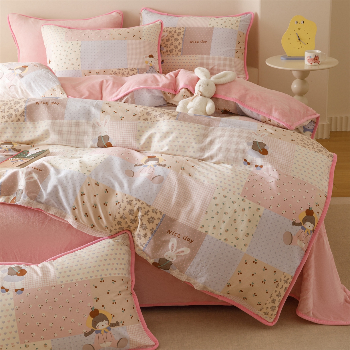 91家纺网 家纺一手货源 找家纺 红粉佳人家纺 2025新款A类棉加绒印花四件套 快乐聚会