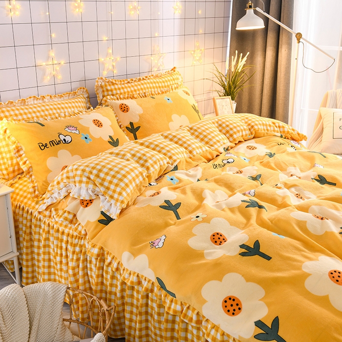 91家纺网 家纺一手货源 找家纺 睡美人 2025新款韩版印花牛奶绒床裙款四件套 天天向上 黄