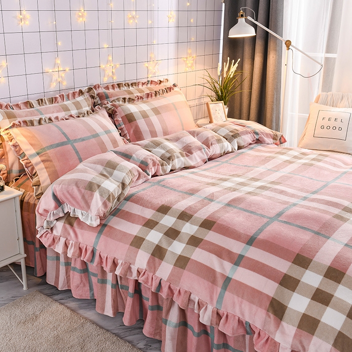 睡美人 2025新款韩版印花牛奶绒床裙款四件套 宝格-粉