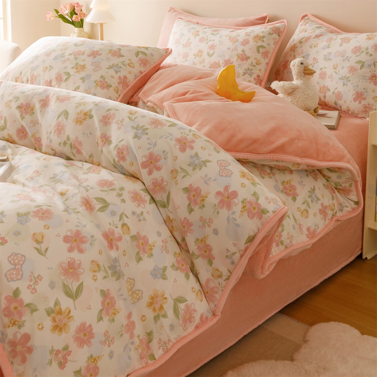 91家纺网 家纺一手货源 找家纺 红粉佳人家纺 2025新款A类棉加绒印花四件套 满园芳华