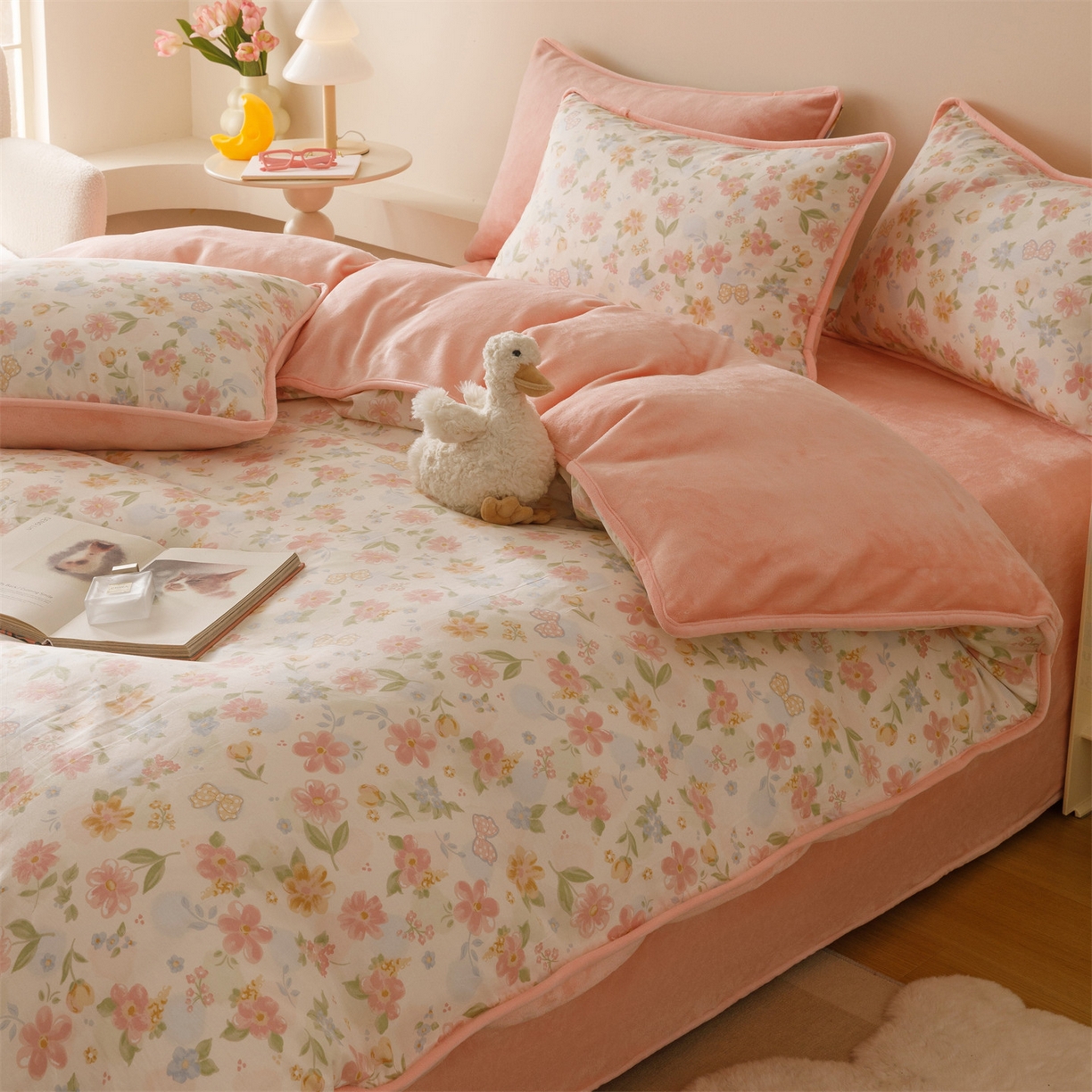 91家纺网 家纺一手货源 找家纺 红粉佳人家纺 2025新款A类棉加绒印花四件套 满园芳华