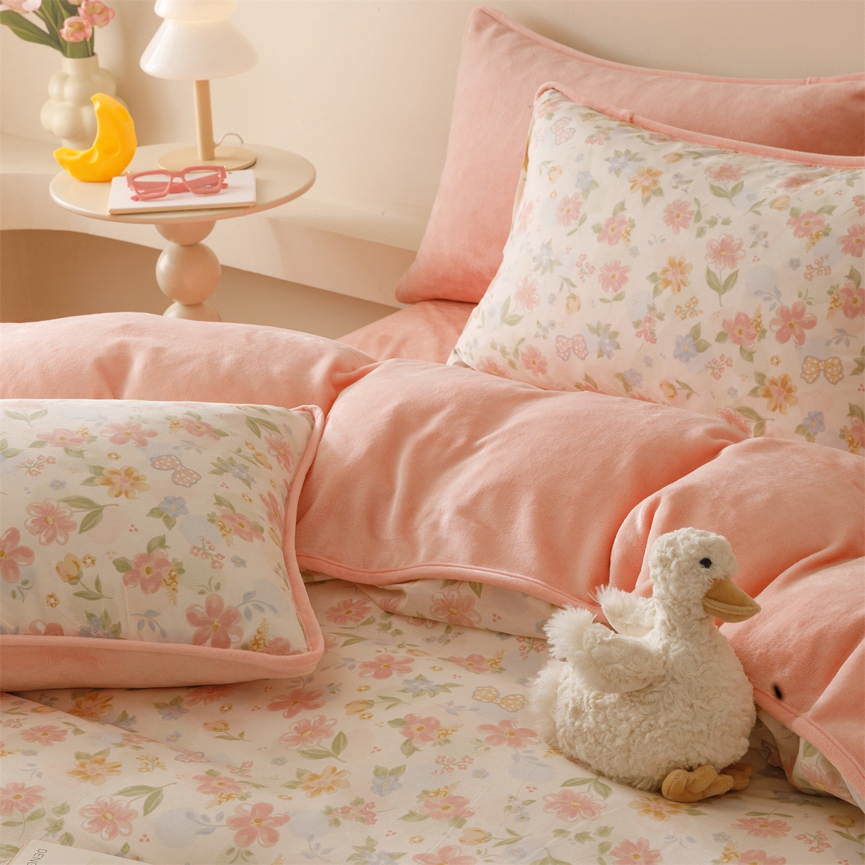 91家纺网 家纺一手货源 找家纺 红粉佳人家纺 2025新款A类棉加绒印花四件套 满园芳华