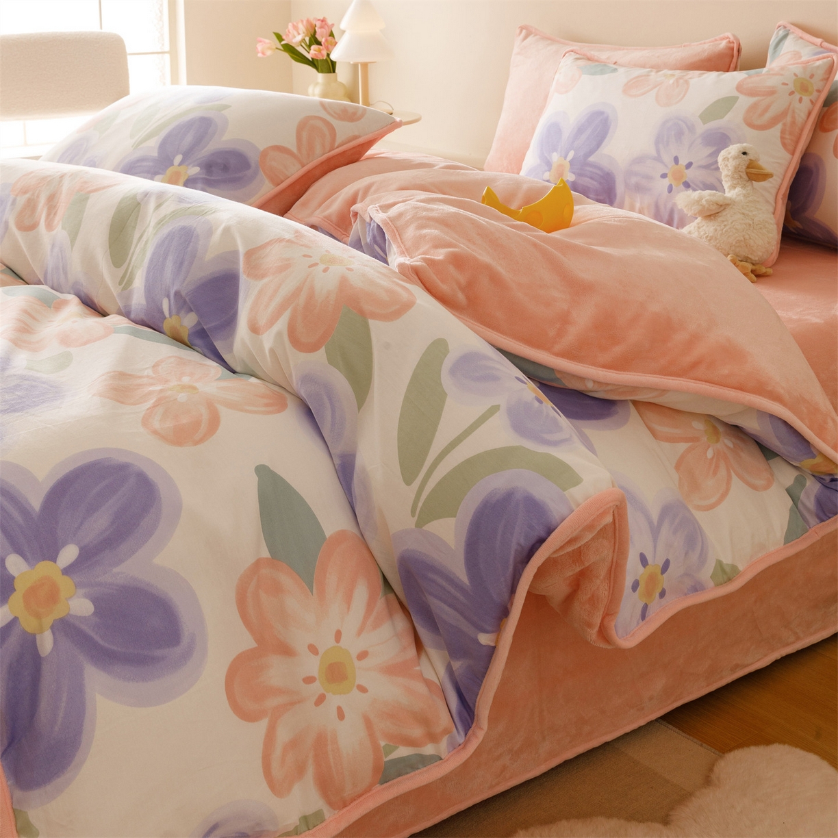 91家纺网 家纺一手货源 找家纺 红粉佳人家纺 2025新款A类棉加绒印花四件套 梦幻花海