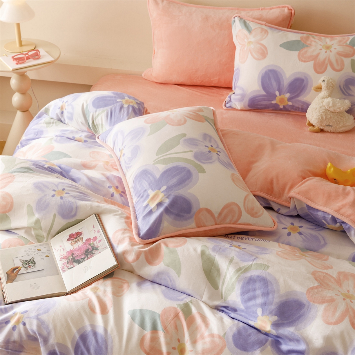 91家纺网 家纺一手货源 找家纺 红粉佳人家纺 2025新款A类棉加绒印花四件套 梦幻花海