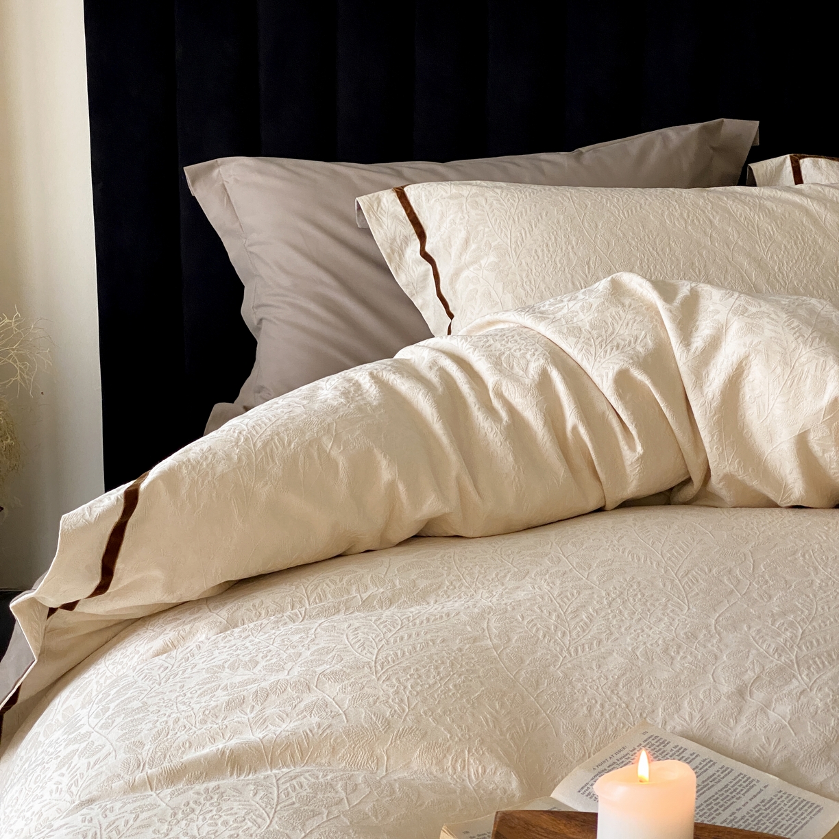 91家纺网 家纺一手货源 找家纺 玉宇阁家居 2025新款色织空气大提花磨毛四件套-工艺款 磨毛款-远山檀木