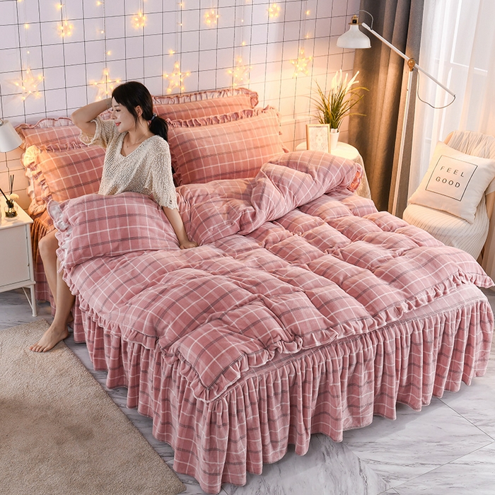 91家纺网 家纺一手货源 找家纺 睡美人 2025新款韩版印花牛奶绒床裙款四件套 格调豆沙