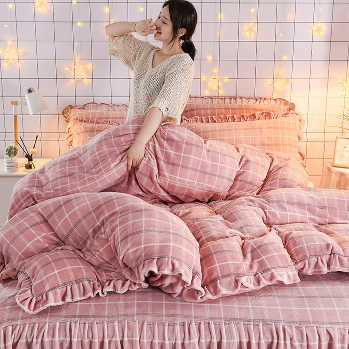 91家纺网 家纺一手货源 找家纺 睡美人 2025新款韩版印花牛奶绒床裙款四件套 格调豆沙