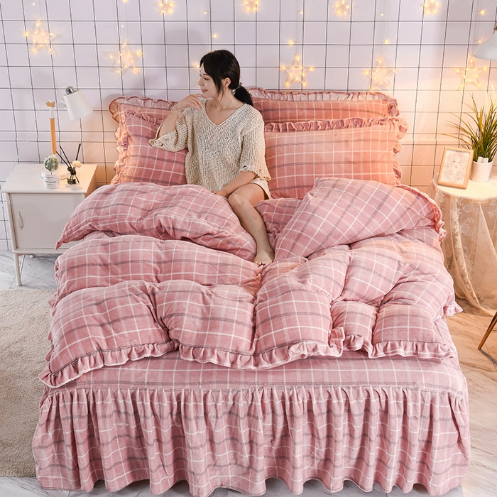 91家纺网 家纺一手货源 找家纺 睡美人 2025新款韩版印花牛奶绒床裙款四件套 格调豆沙