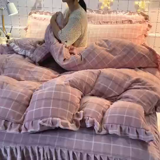 91家纺网 家纺一手货源 找家纺 睡美人 2025新款韩版印花牛奶绒床裙款四件套 格调豆沙