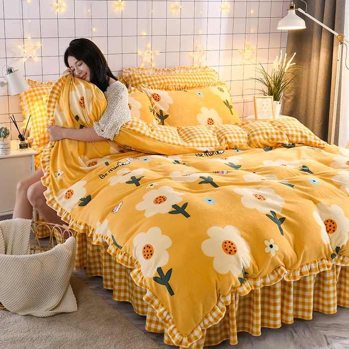 91家纺网 家纺一手货源 找家纺 睡美人 2025新款韩版印花牛奶绒床裙款四件套 天天向上 黄