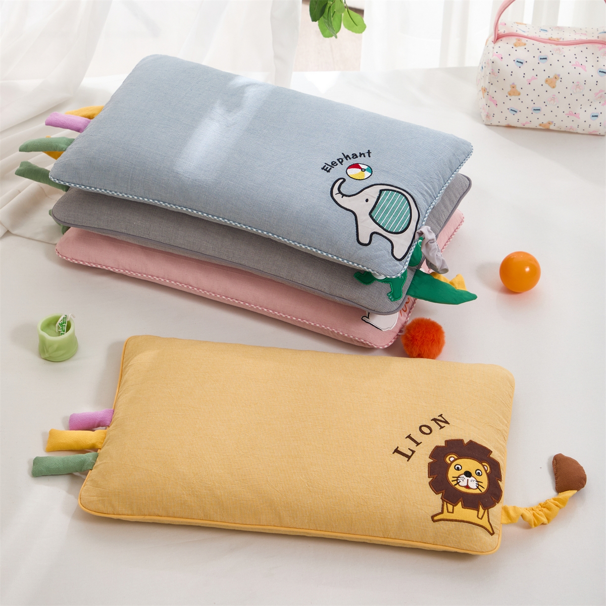 91家纺网 家纺一手货源 找家纺 芯洲 2025新款全棉提花儿荞麦枕儿童卡通贴布绣款可爱动物派对枕头枕芯 组合图