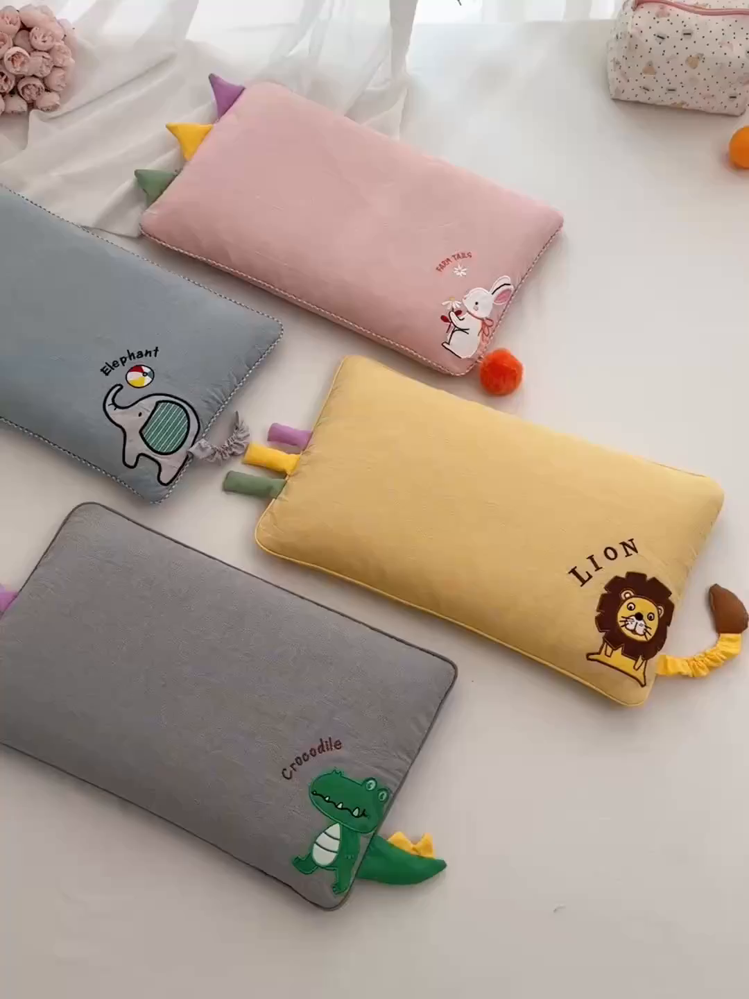 91家纺网 家纺一手货源 找家纺 （总）芯洲 2025新款全棉提花儿荞麦枕儿童卡通贴布绣款可爱动物派对枕头枕芯