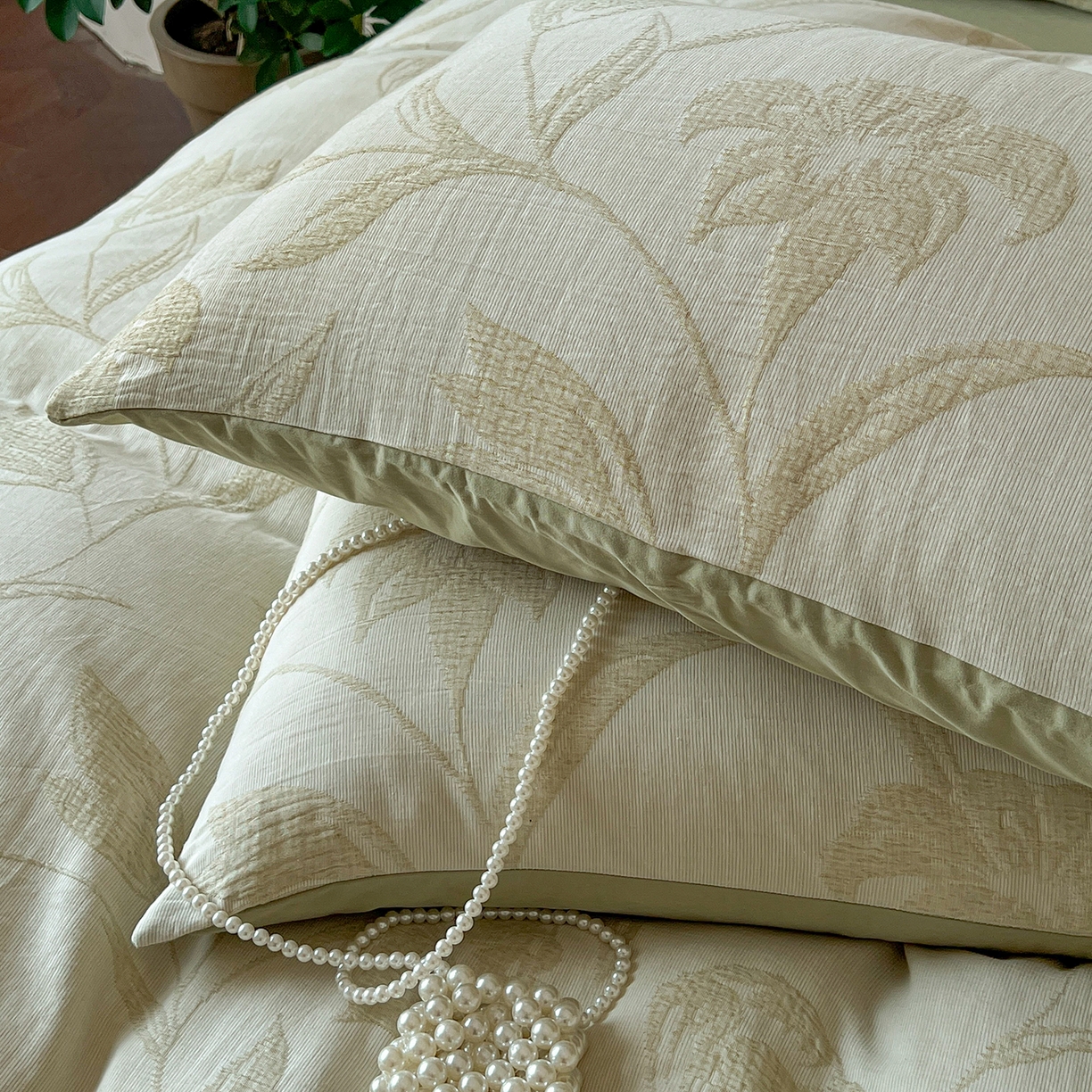 91家纺网 家纺一手货源 找家纺 田野 2025新款全棉三层纱提花磨毛系列四件套 花影如诗