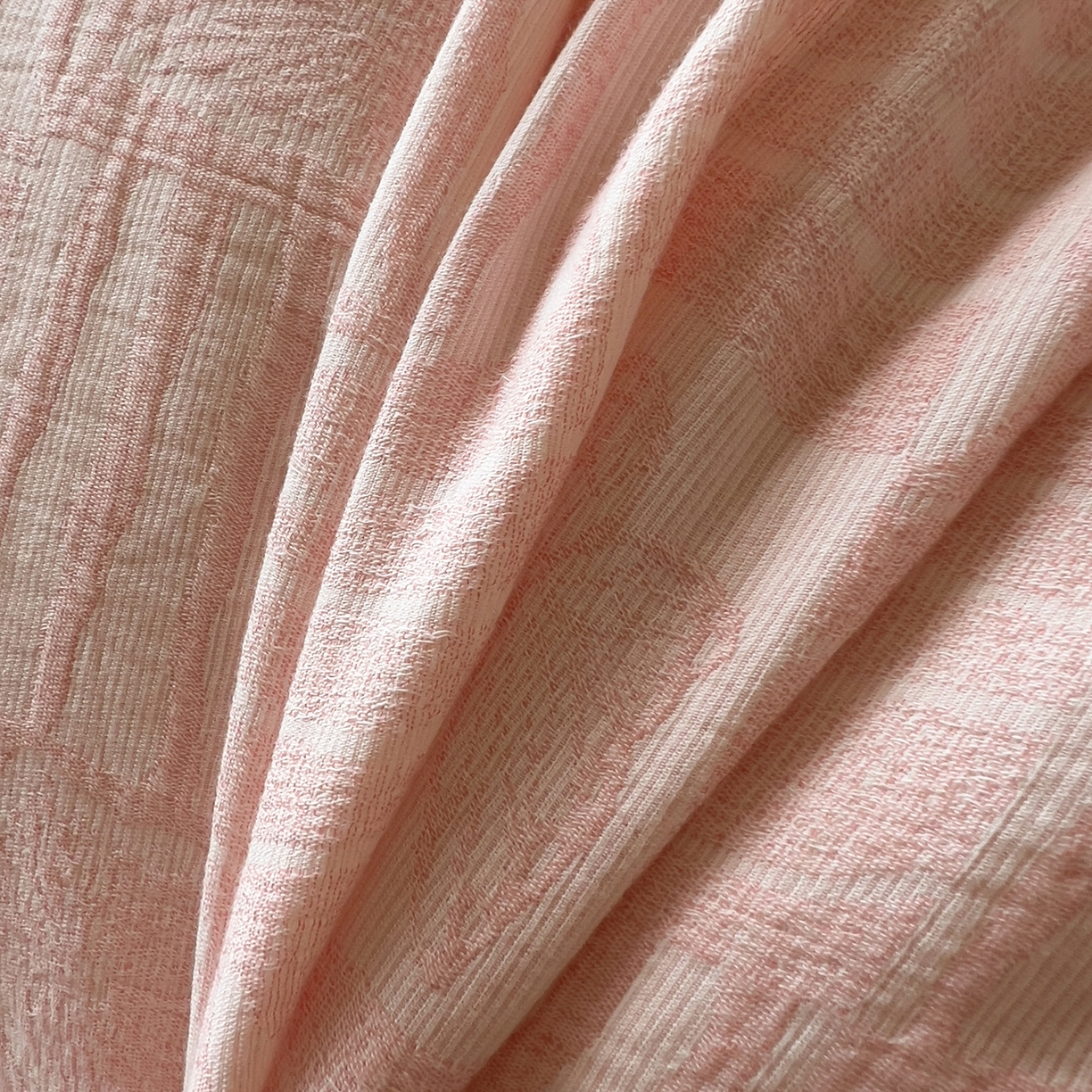 91家纺网 家纺一手货源 找家纺 田野 2025新款全棉三层纱提花磨毛系列四件套 梦境之翼-粉