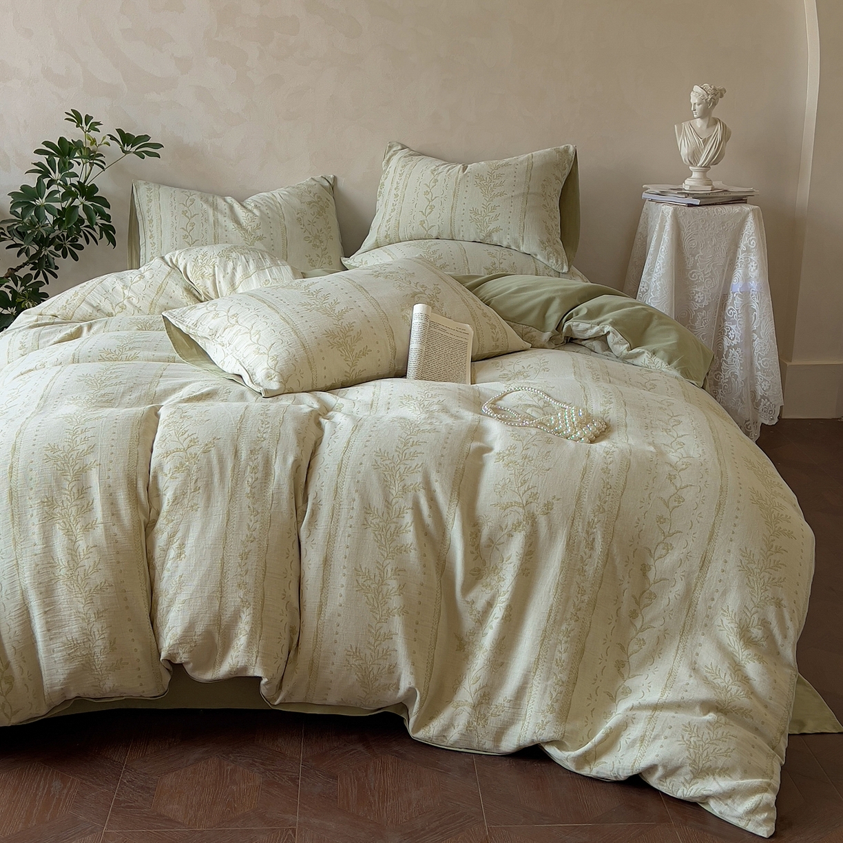 91家纺网 家纺一手货源 找家纺 田野 2025新款全棉三层纱提花磨毛系列四件套 浪漫花韵-绿