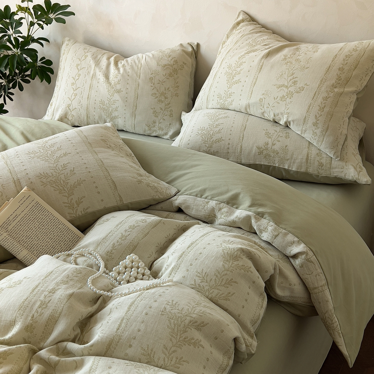 91家纺网 家纺一手货源 找家纺 田野 2025新款全棉三层纱提花磨毛系列四件套 浪漫花韵-绿