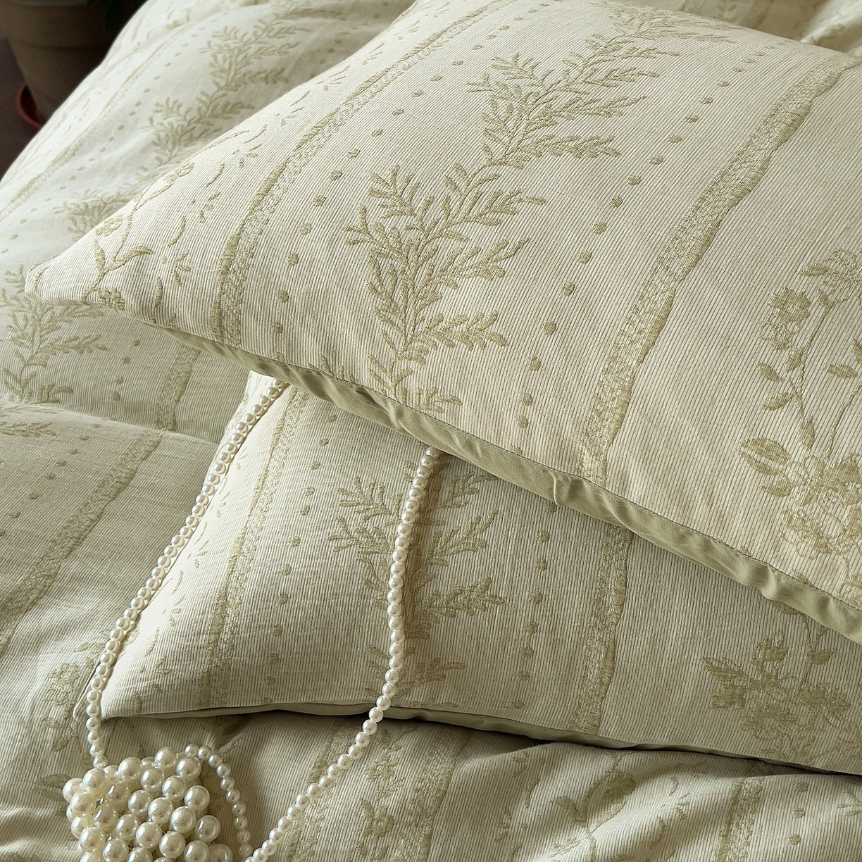 91家纺网 家纺一手货源 找家纺 田野 2025新款全棉三层纱提花磨毛系列四件套 浪漫花韵-绿