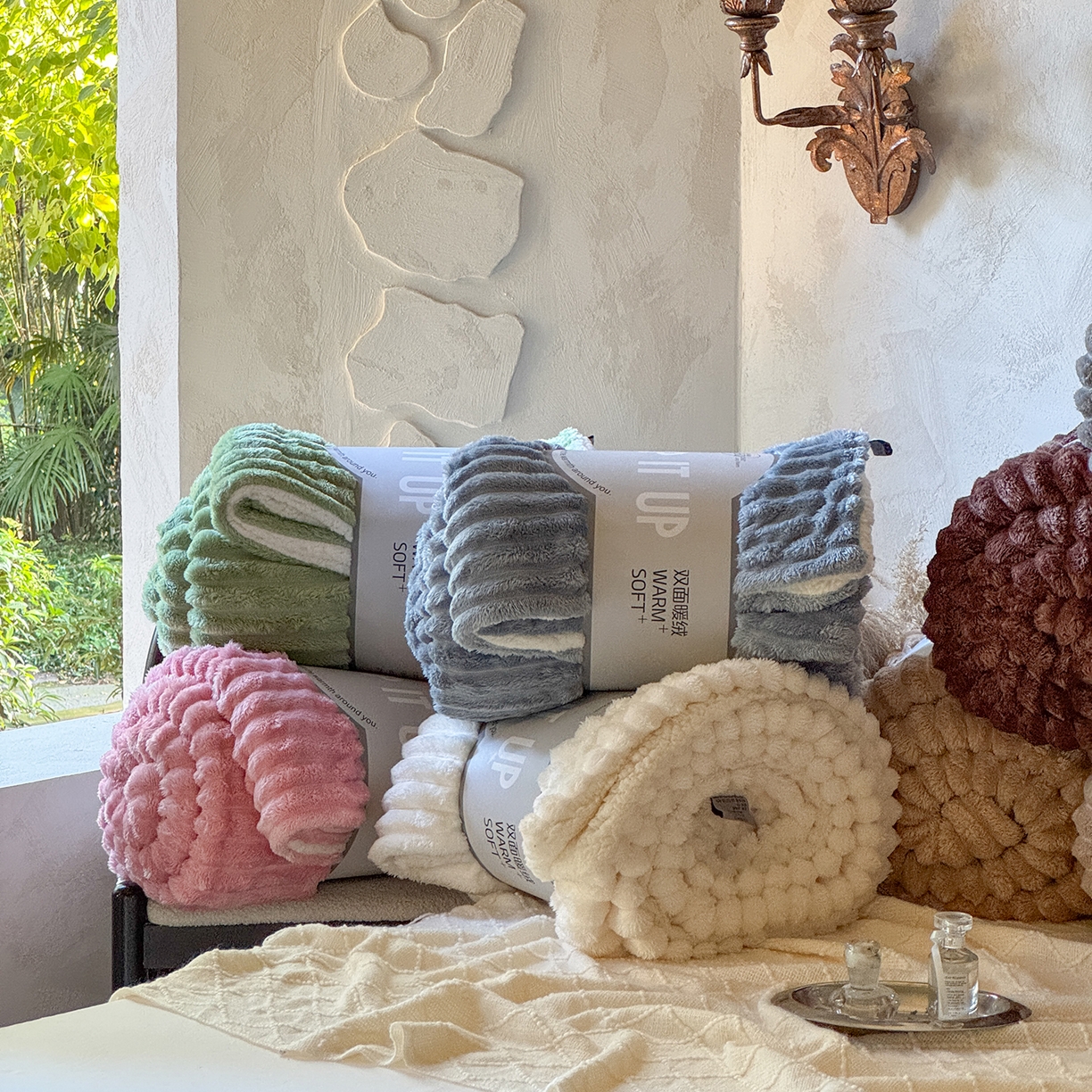 91家纺网 家纺一手货源 找家纺 （总）艾咪 2025新款立体抽条纹双层毯子仿兔绒羊羔绒毛毯