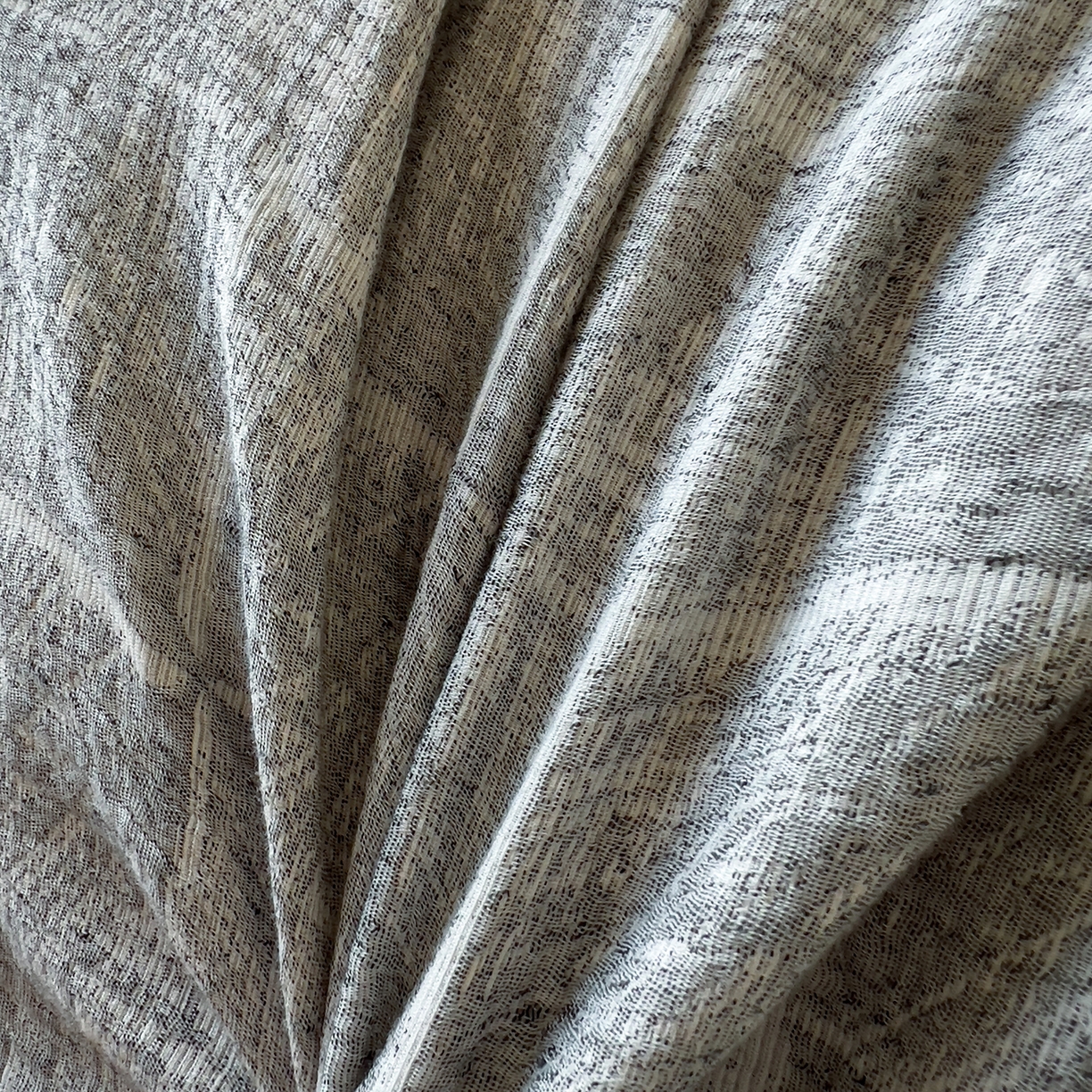 91家纺网 家纺一手货源 找家纺 田野 2025新款全棉三层纱提花磨毛系列四件套 苏珊格-黑灰