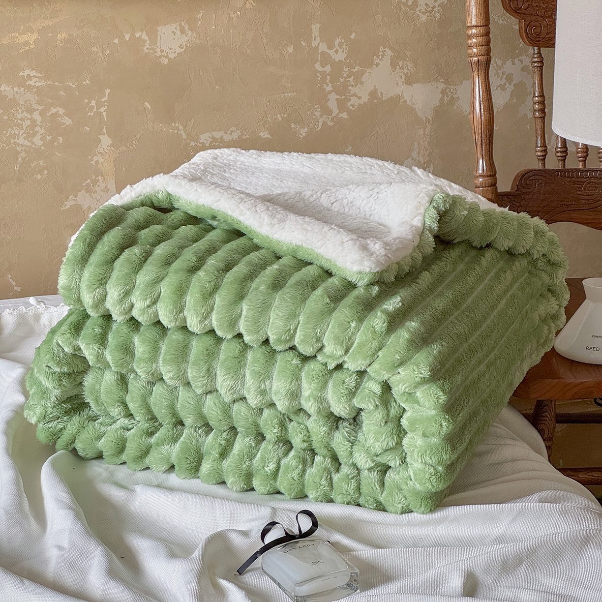 91家纺网 家纺一手货源 找家纺 艾咪-Amy ntmy 2025新款立体抽条仿兔绒羊羔绒双层毯子 双层毯-春芽绿