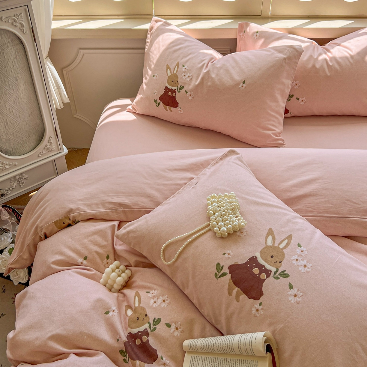 91家纺网 家纺一手货源 找家纺 田野 2025新款全棉13360加厚磨毛印花四件套 粉兔子