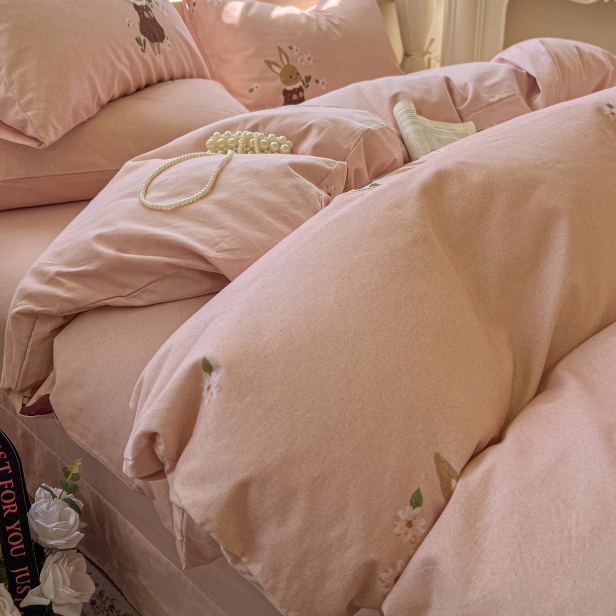 91家纺网 家纺一手货源 找家纺 田野 2025新款全棉13360加厚磨毛印花四件套 粉兔子