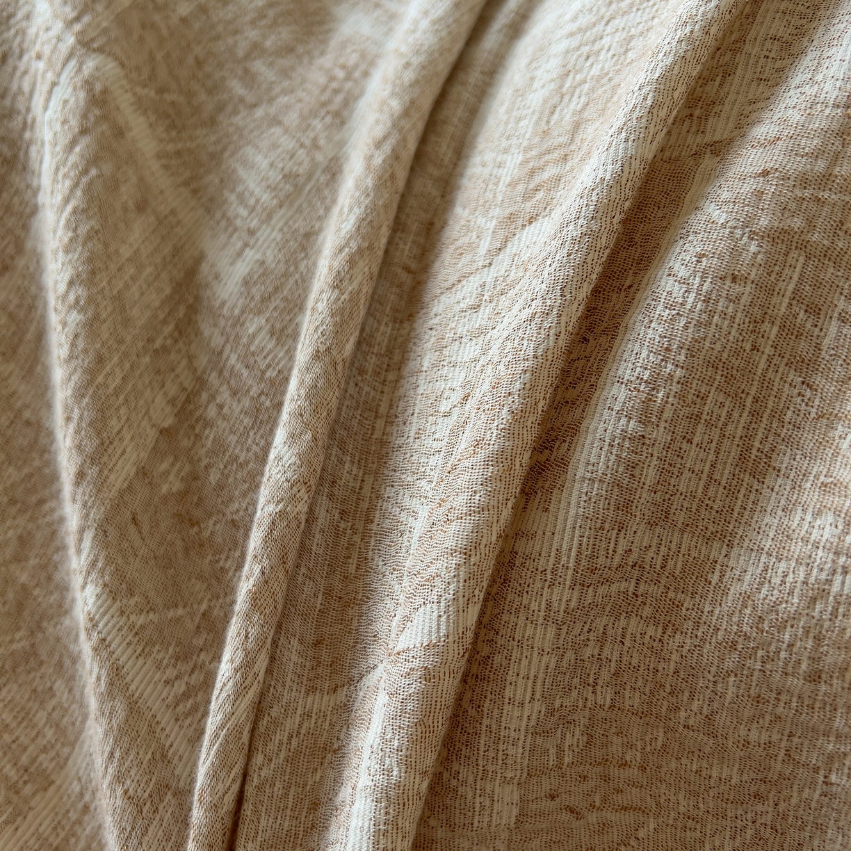 91家纺网 家纺一手货源 找家纺 田野 2025新款全棉三层纱提花磨毛系列四件套 苏珊格-卡其