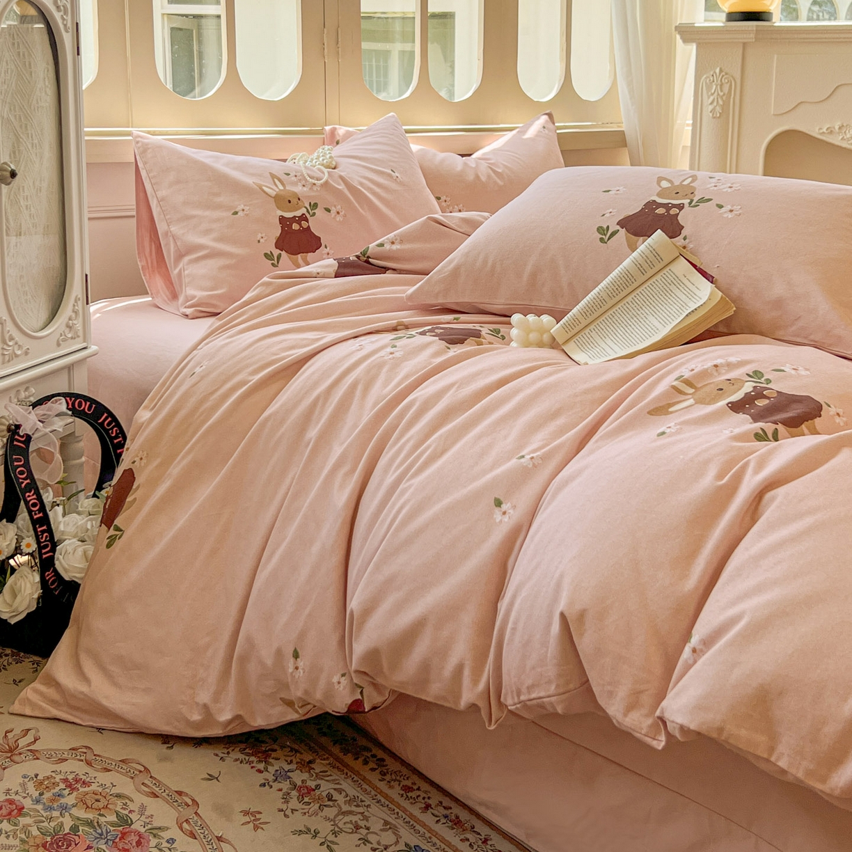 91家纺网 家纺一手货源 找家纺 田野 2025新款全棉13360加厚磨毛印花四件套 粉兔子