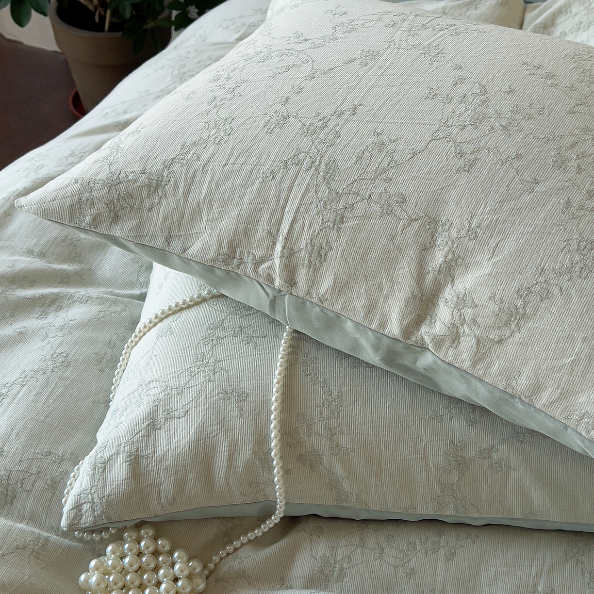 91家纺网 家纺一手货源 找家纺 田野 2025新款全棉三层纱提花磨毛系列四件套 叶芷梦-灰