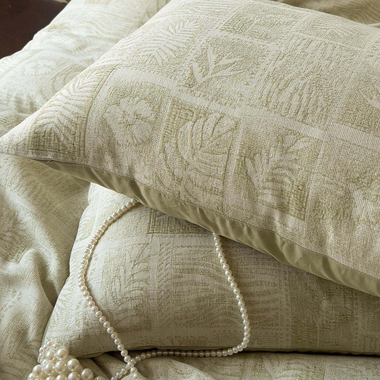 91家纺网 家纺一手货源 找家纺 田野 2025新款全棉三层纱提花磨毛系列四件套 棕榈韵致-绿