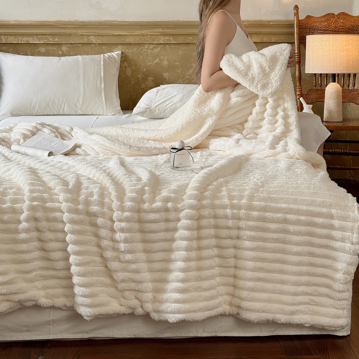91家纺网 家纺一手货源 找家纺 艾咪-Amy ntmy 2025新款立体抽条仿兔绒羊羔绒双层毯子 双层毯-半见白