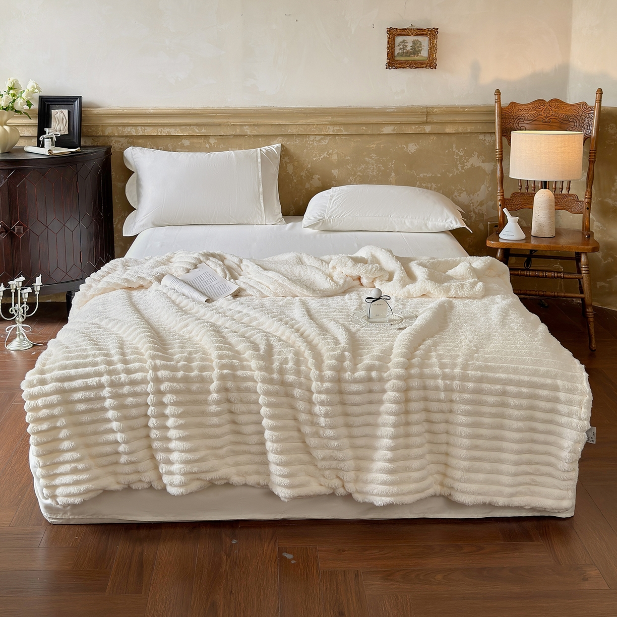 91家纺网 家纺一手货源 找家纺 艾咪-Amy ntmy 2025新款立体抽条仿兔绒羊羔绒双层毯子 双层毯-半见白