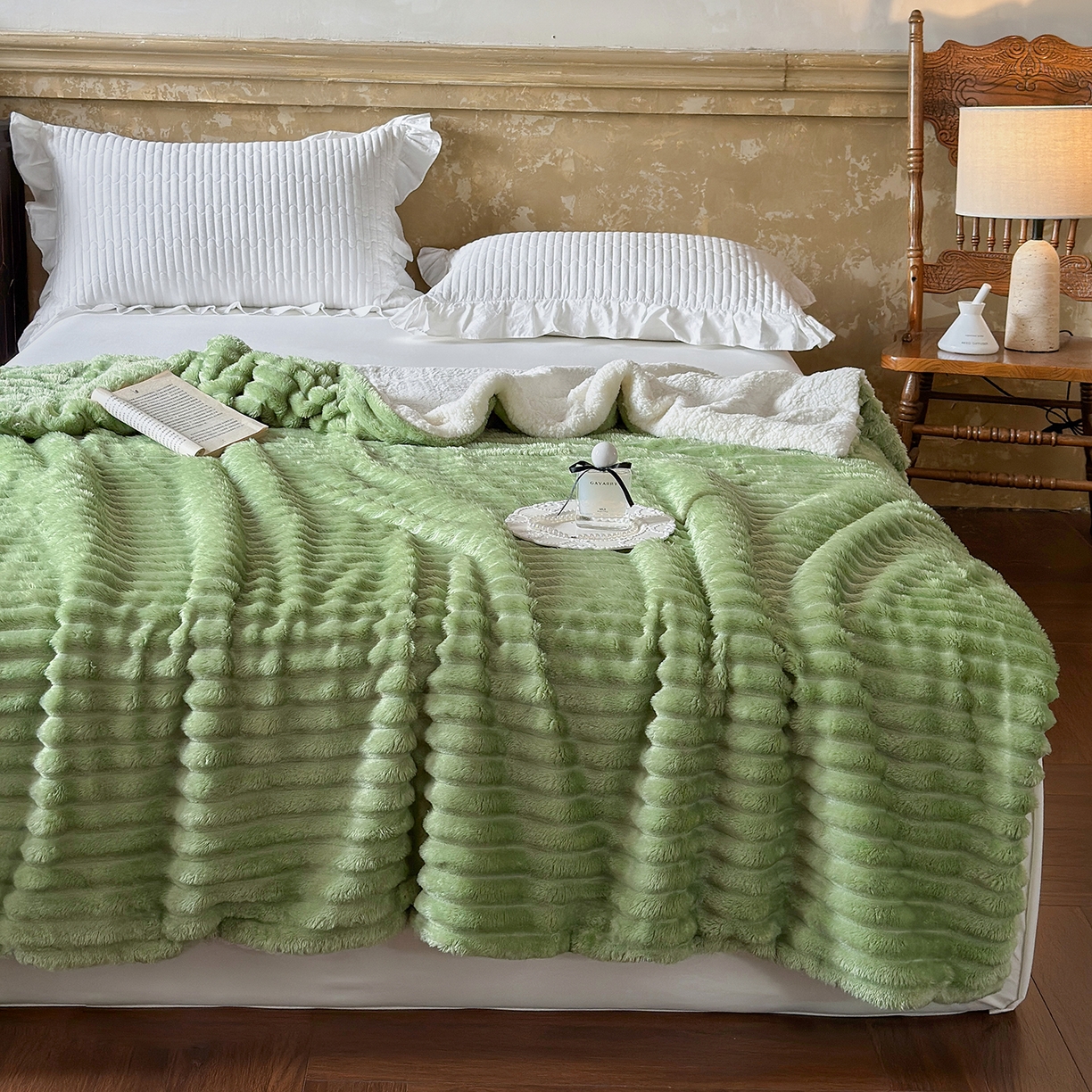 91家纺网 家纺一手货源 找家纺 艾咪-Amy ntmy 2025新款立体抽条仿兔绒羊羔绒双层毯子 双层毯-春芽绿