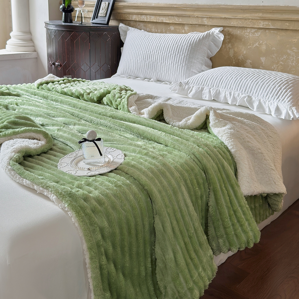 91家纺网 家纺一手货源 找家纺 艾咪-Amy ntmy 2025新款立体抽条仿兔绒羊羔绒双层毯子 双层毯-春芽绿