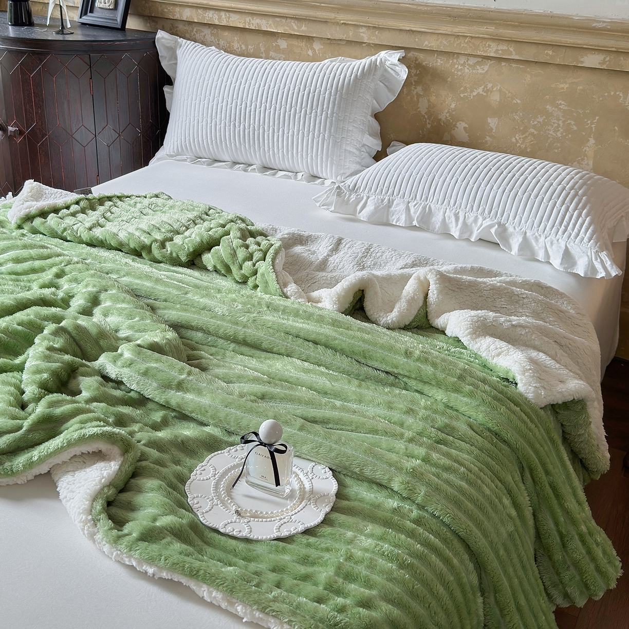91家纺网 家纺一手货源 找家纺 艾咪-Amy ntmy 2025新款立体抽条仿兔绒羊羔绒双层毯子 双层毯-春芽绿