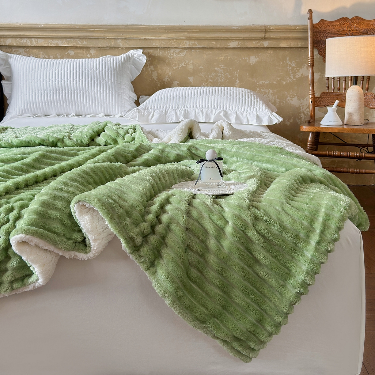 91家纺网 家纺一手货源 找家纺 艾咪-Amy ntmy 2025新款立体抽条仿兔绒羊羔绒双层毯子 双层毯-春芽绿