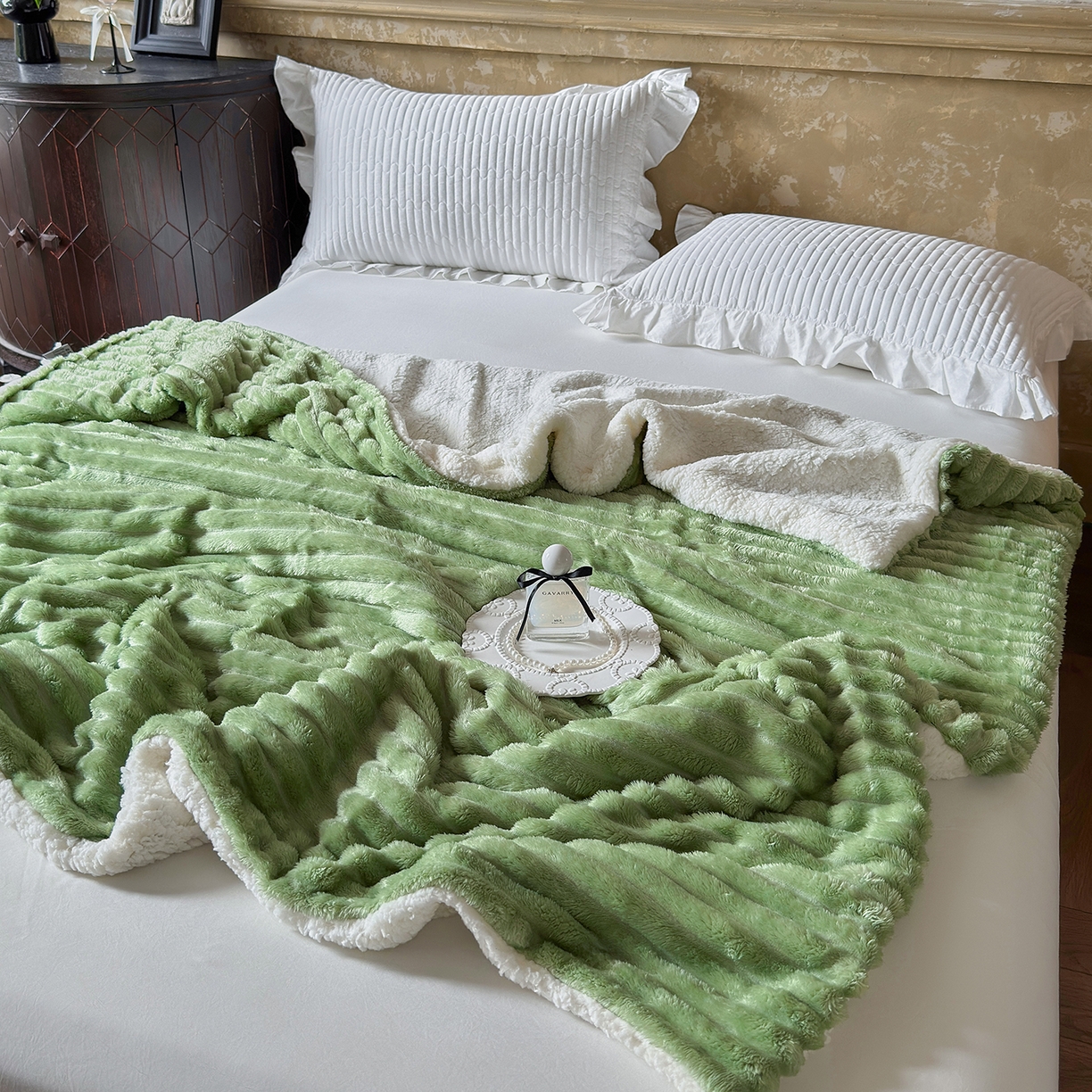 91家纺网 家纺一手货源 找家纺 艾咪-Amy ntmy 2025新款立体抽条仿兔绒羊羔绒双层毯子 双层毯-春芽绿