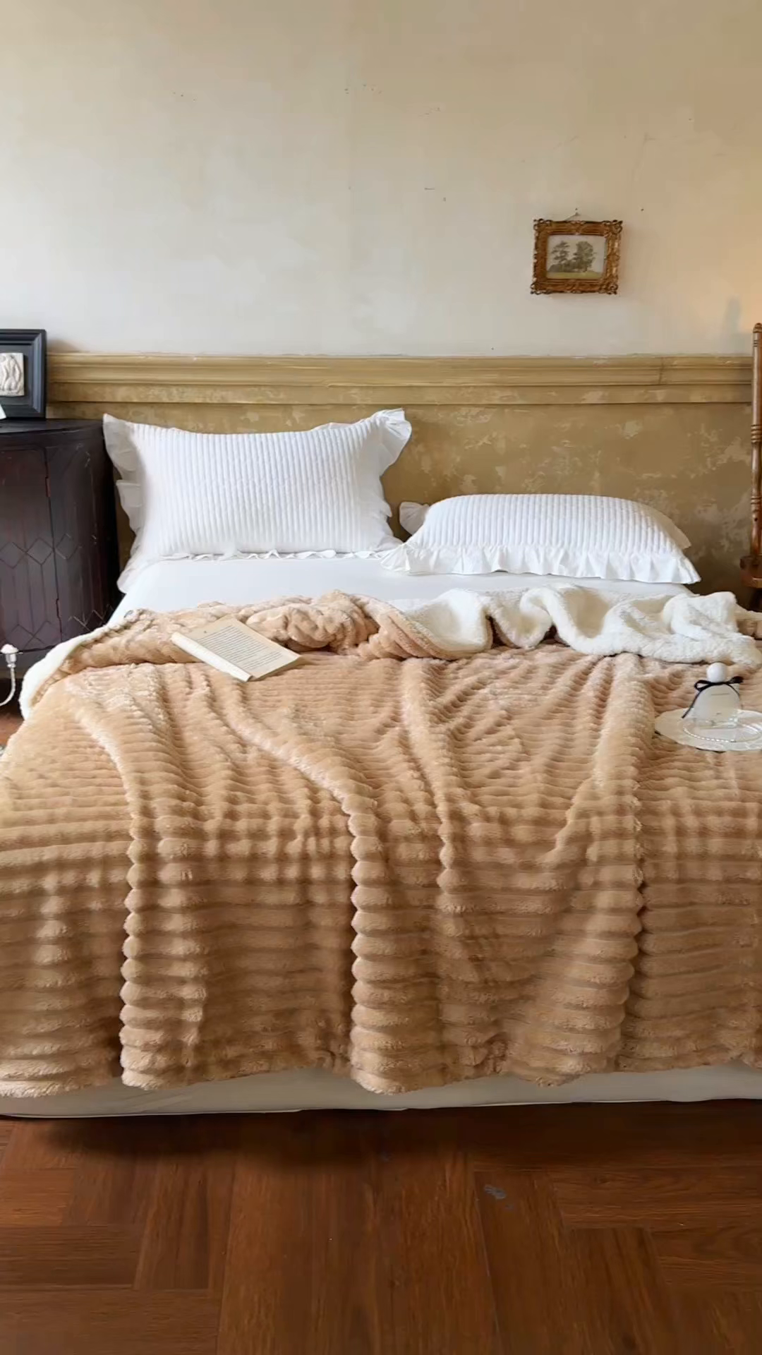 91家纺网 家纺一手货源 找家纺 艾咪-Amy ntmy 2025新款立体抽条仿兔绒羊羔绒双层毯子 双层毯-奶咖驼