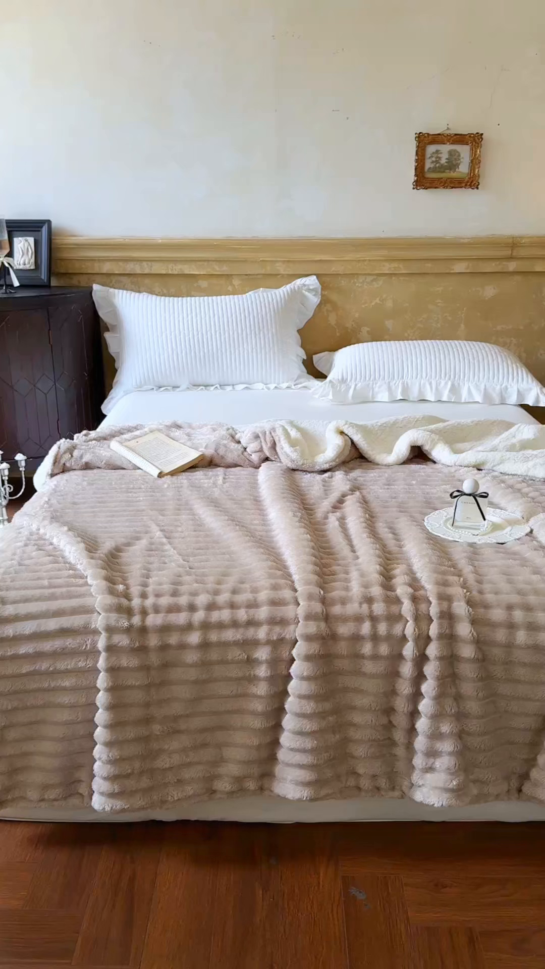 91家纺网 家纺一手货源 找家纺 艾咪-Amy ntmy 2025新款立体抽条仿兔绒羊羔绒双层毯子 双层毯-浅奶咖