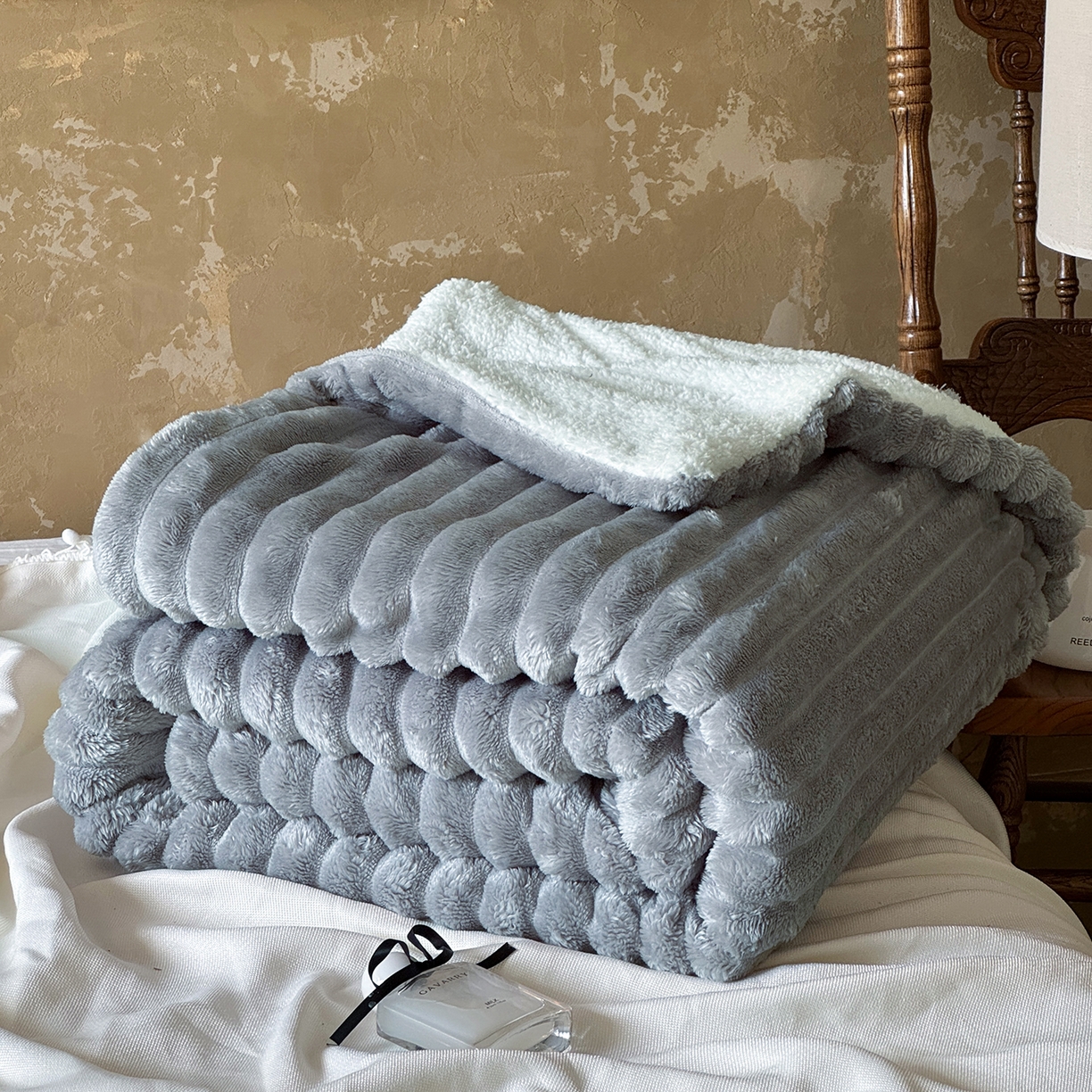 艾咪-Amy ntmy 2025新款立体抽条仿兔绒羊羔绒双层毯子 双层毯-绒雾蓝