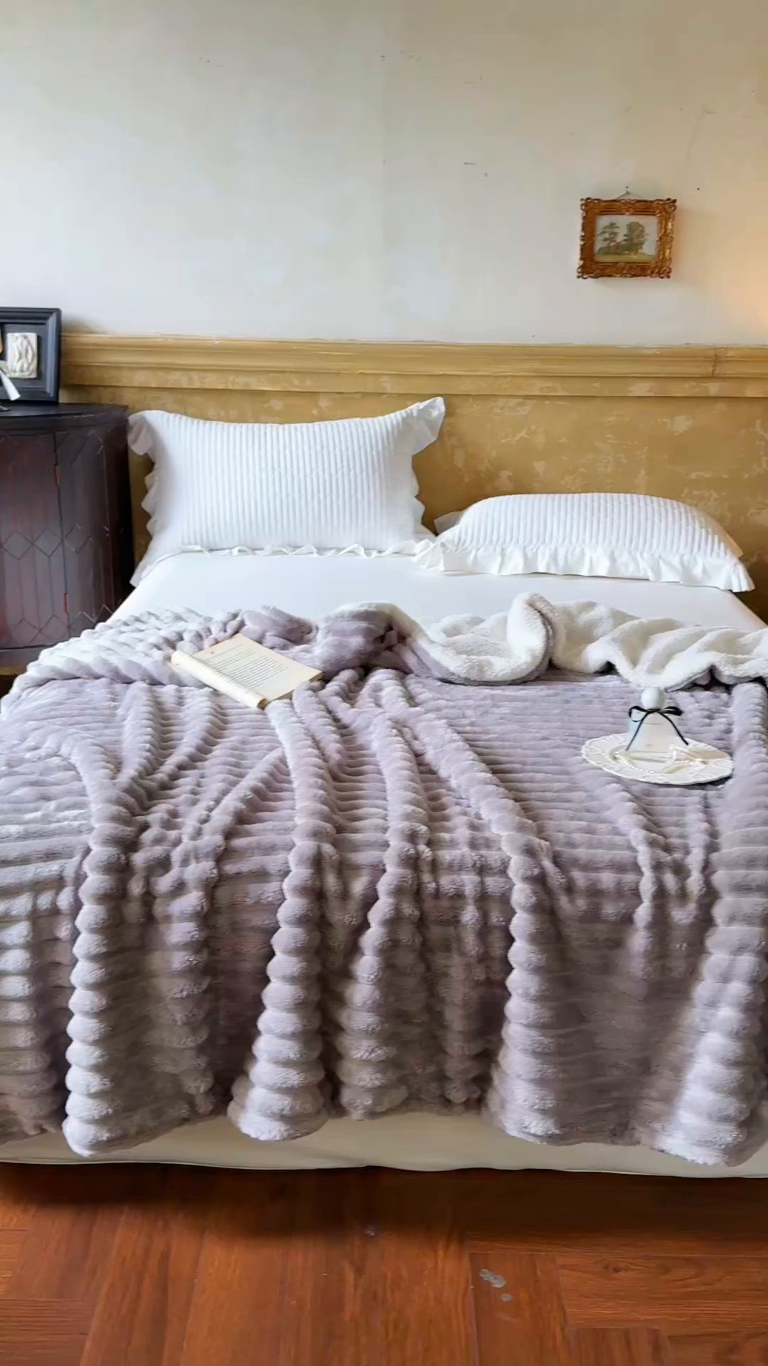 91家纺网 家纺一手货源 找家纺 艾咪-Amy ntmy 2025新款立体抽条仿兔绒羊羔绒双层毯子 双层毯-绒雾蓝