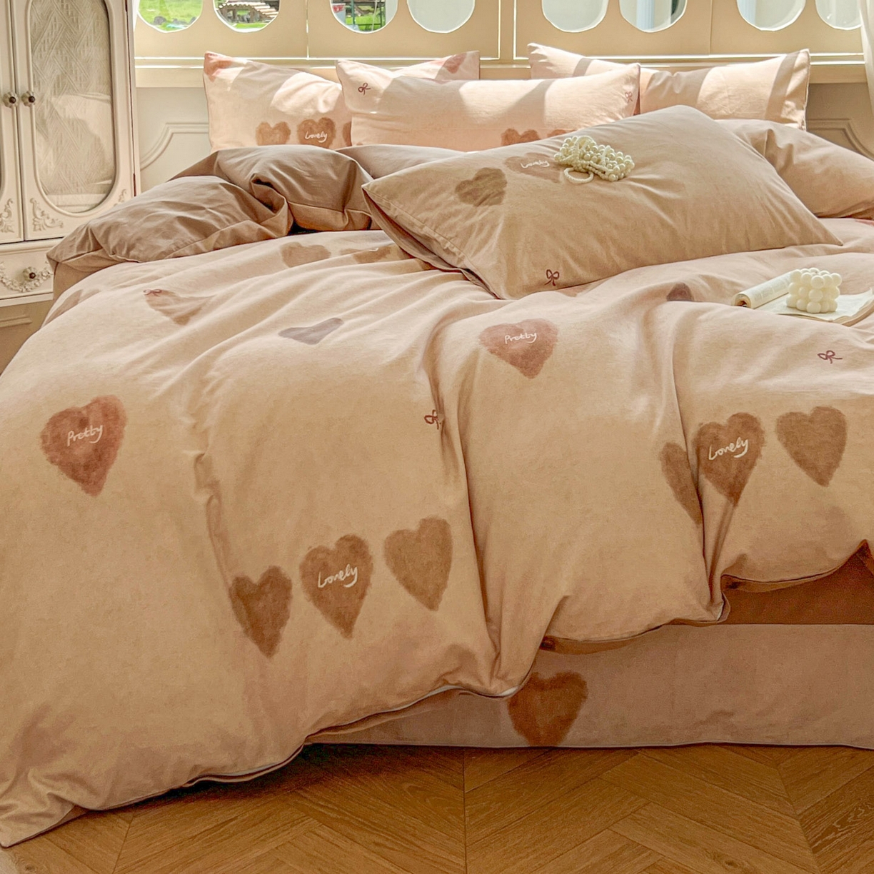 91家纺网 家纺一手货源 找家纺 田野 2025新款全棉13360加厚磨毛印花四件套 甜心-咖