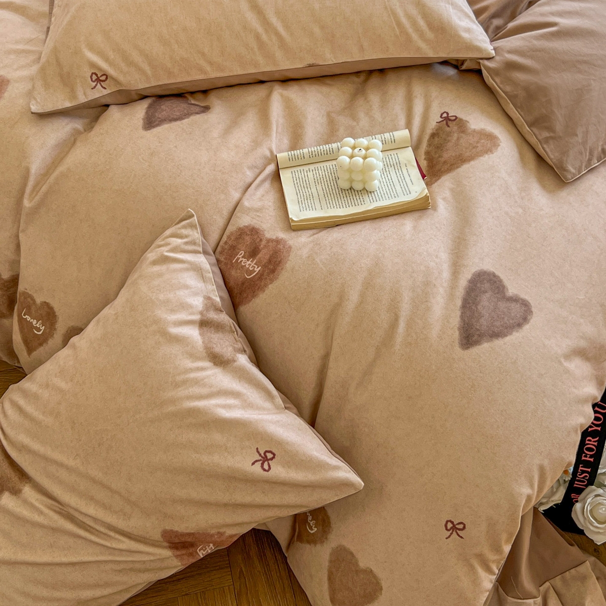 91家纺网 家纺一手货源 找家纺 田野 2025新款全棉13360加厚磨毛印花四件套 甜心-咖