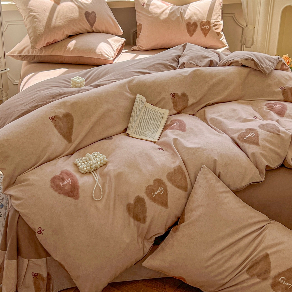 91家纺网 家纺一手货源 找家纺 田野 2025新款全棉13360加厚磨毛印花四件套 甜心-咖