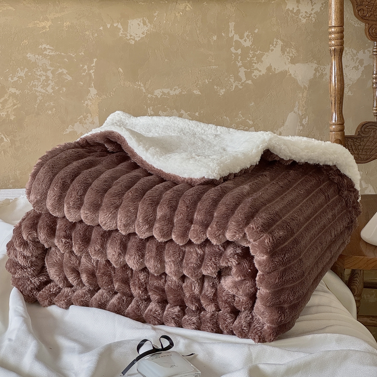 艾咪-Amy ntmy 2025新款立体抽条仿兔绒羊羔绒双层毯子 双层毯-深椰棕