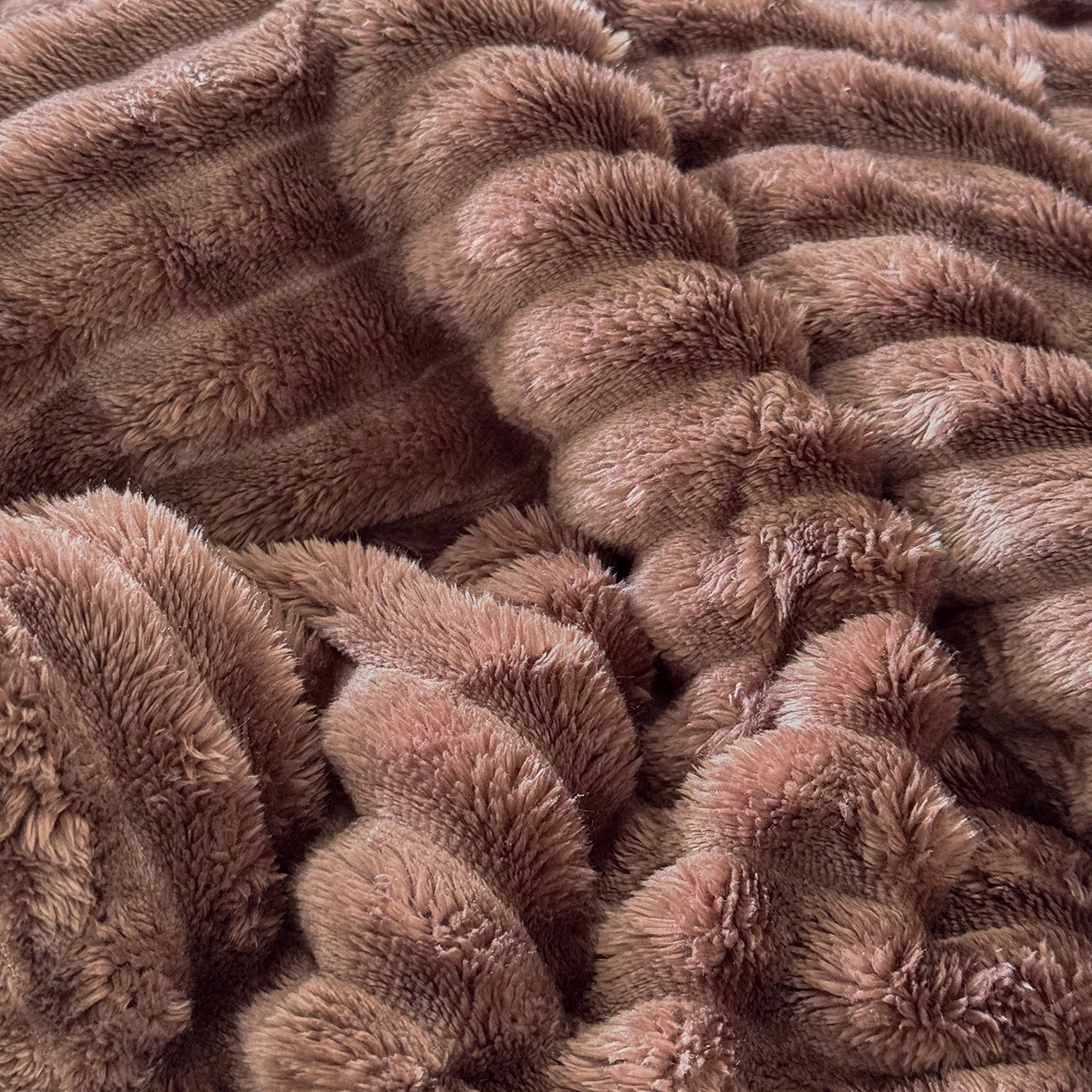 91家纺网 家纺一手货源 找家纺 艾咪-Amy ntmy 2025新款立体抽条仿兔绒羊羔绒双层毯子 双层毯-深椰棕