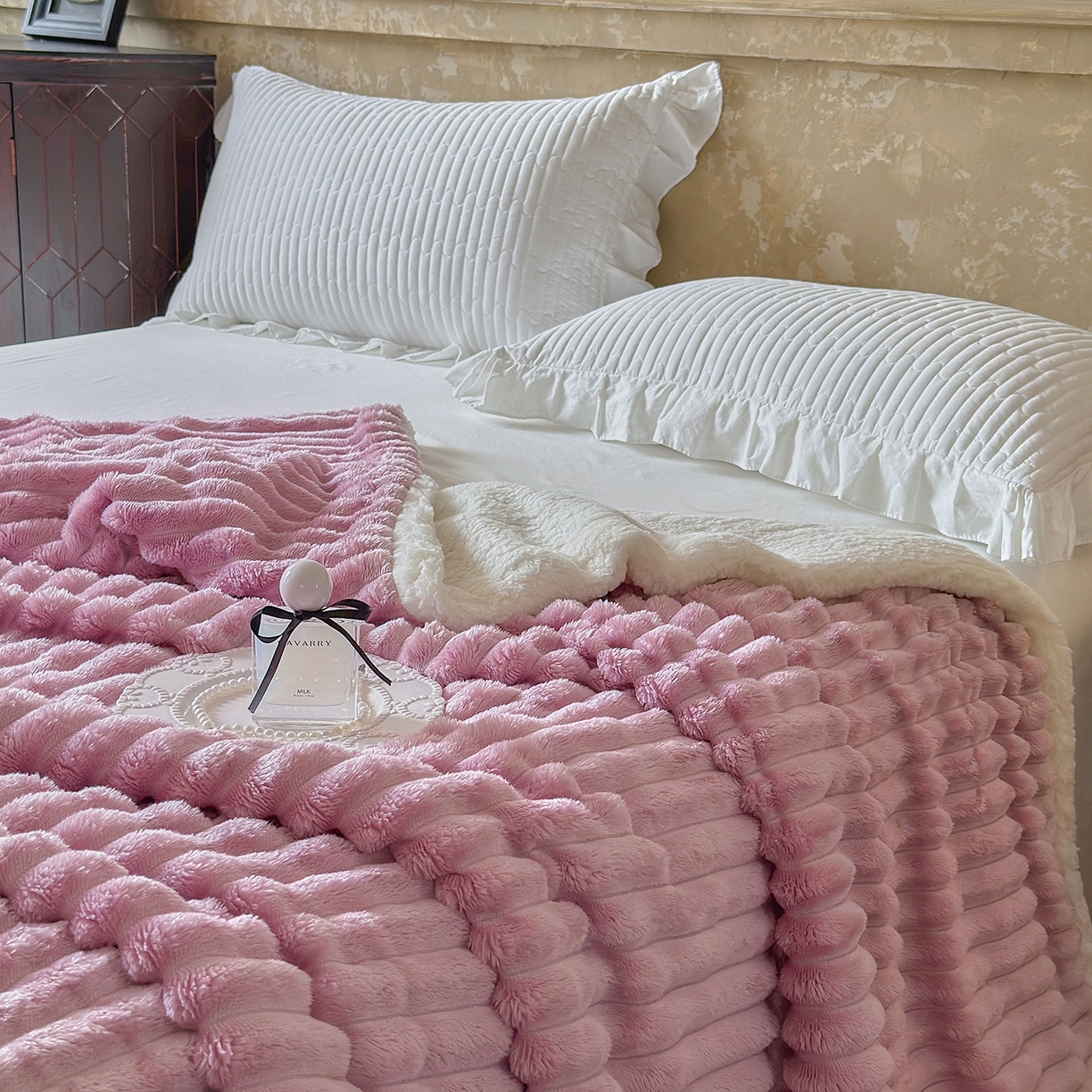 91家纺网 家纺一手货源 找家纺 艾咪-Amy ntmy 2025新款立体抽条仿兔绒羊羔绒双层毯子 双层毯-薰衣紫