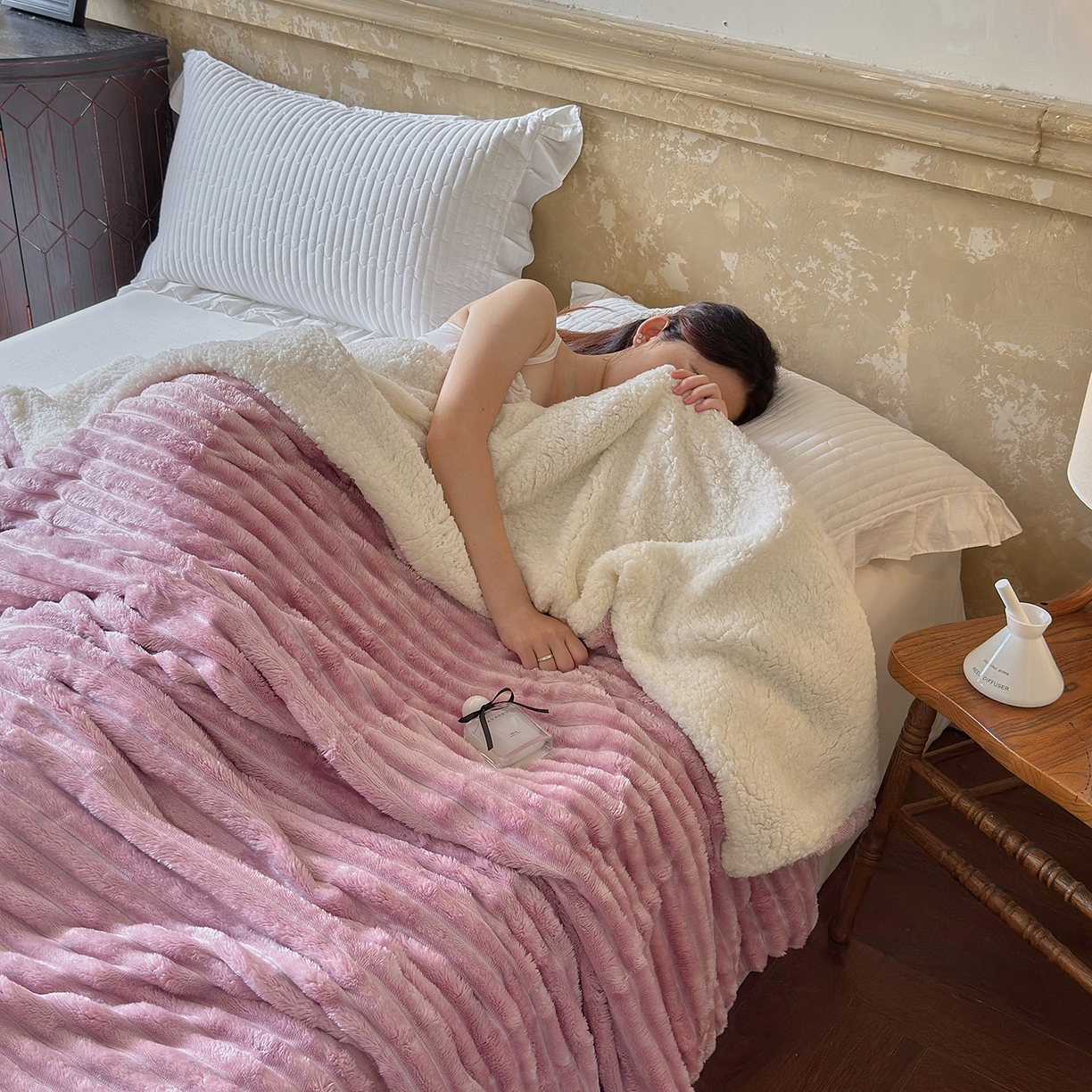 91家纺网 家纺一手货源 找家纺 艾咪-Amy ntmy 2025新款立体抽条仿兔绒羊羔绒双层毯子 双层毯-薰衣紫