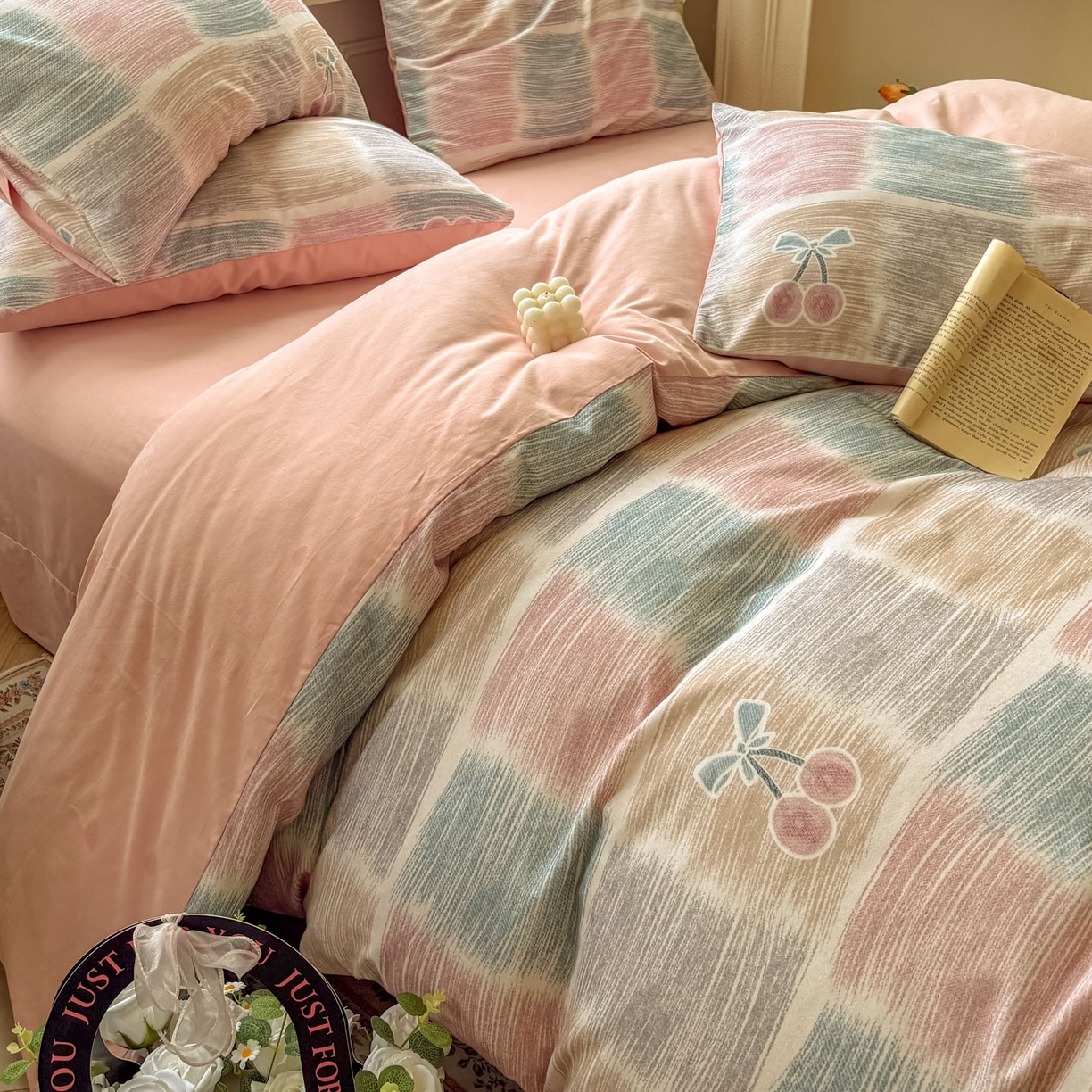 91家纺网 家纺一手货源 找家纺 田野 2025新款全棉13360加厚磨毛印花四件套 樱为你-粉