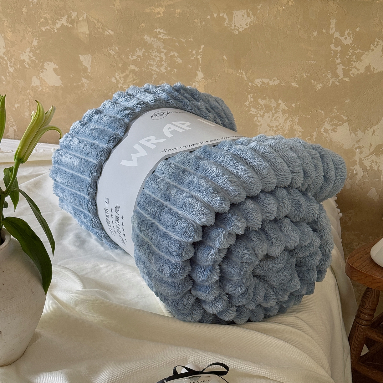 91家纺网 家纺一手货源 找家纺 艾咪-Amy ntmy 2025新款立体抽条仿兔绒羊羔绒双层毯子 双层毯-云絮蓝